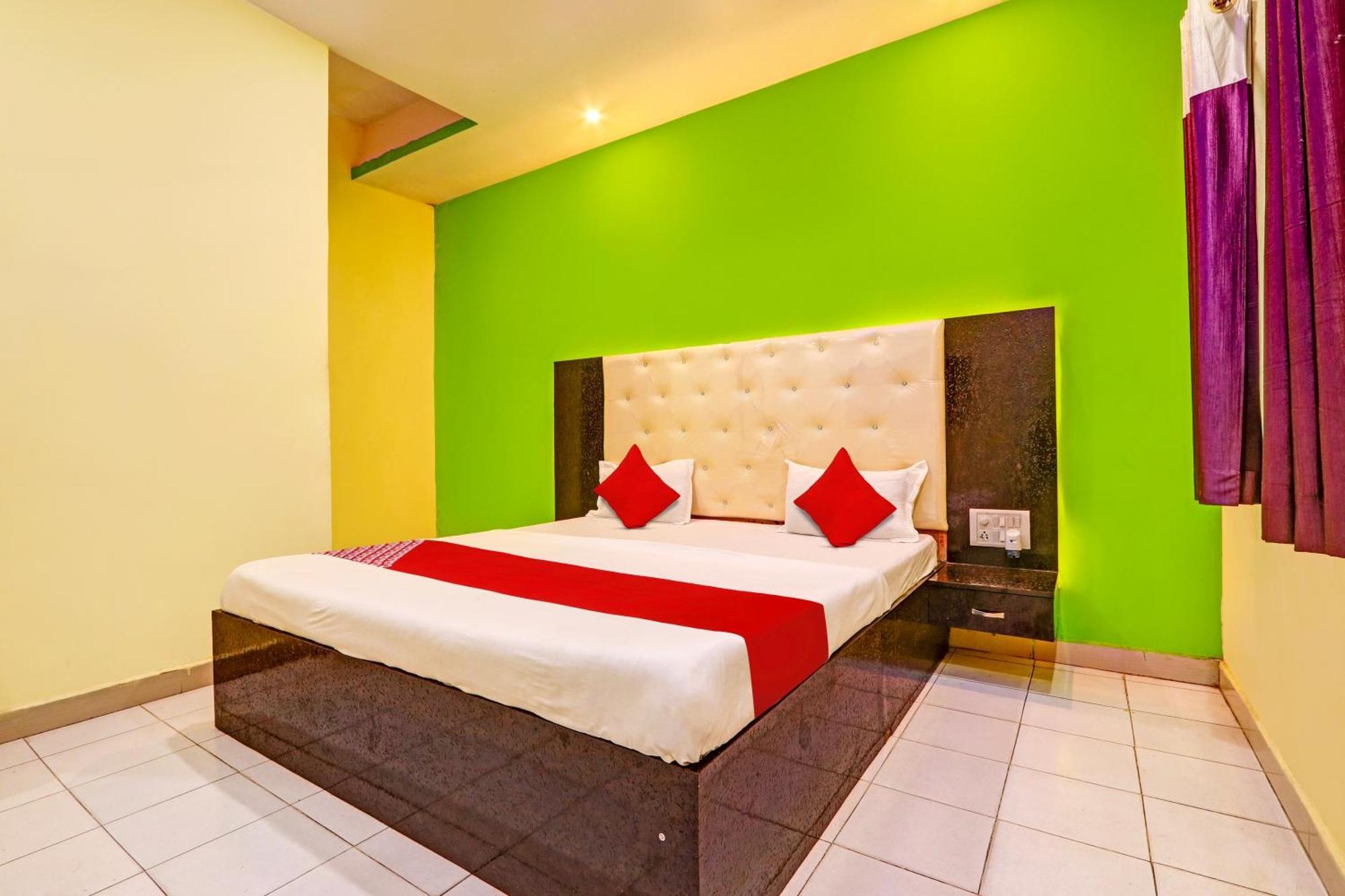 Oyo Flagship Hotel Samruddhi Lodge Nirmal  외부 사진
