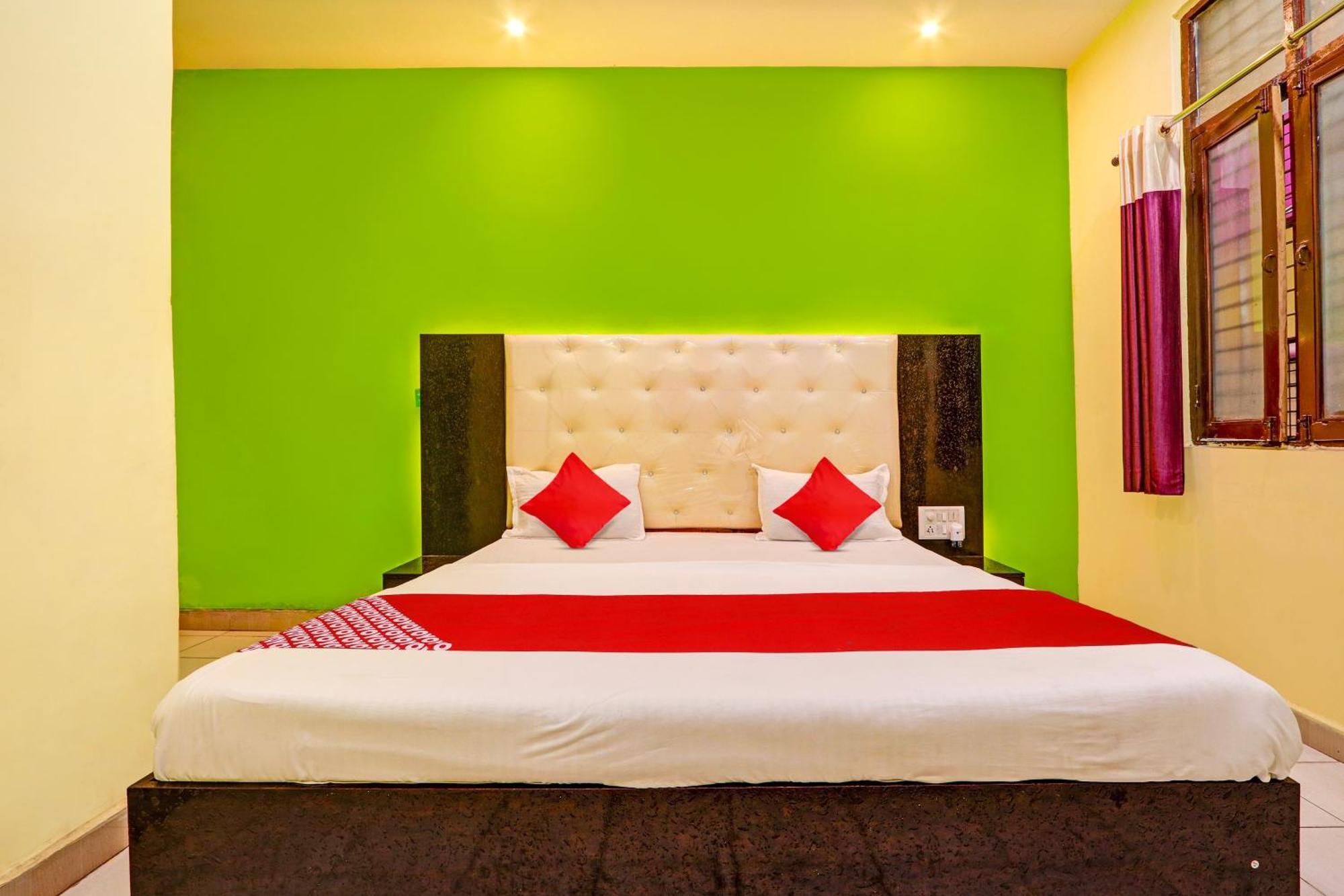 Oyo Flagship Hotel Samruddhi Lodge Nirmal  외부 사진
