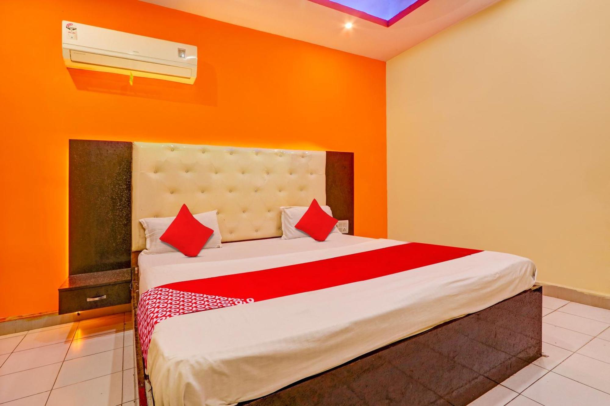 Oyo Flagship Hotel Samruddhi Lodge Nirmal  외부 사진