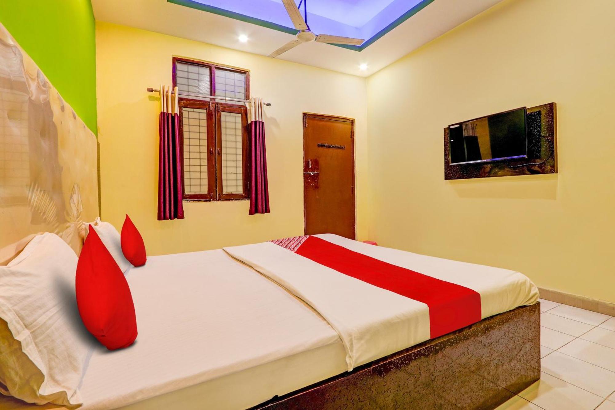 Oyo Flagship Hotel Samruddhi Lodge Nirmal  외부 사진