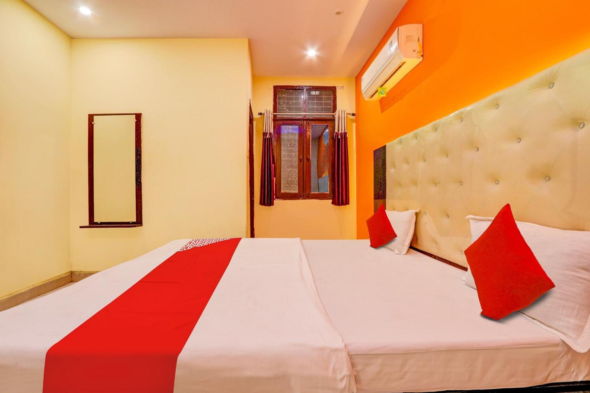 Oyo Flagship Hotel Samruddhi Lodge Nirmal  외부 사진