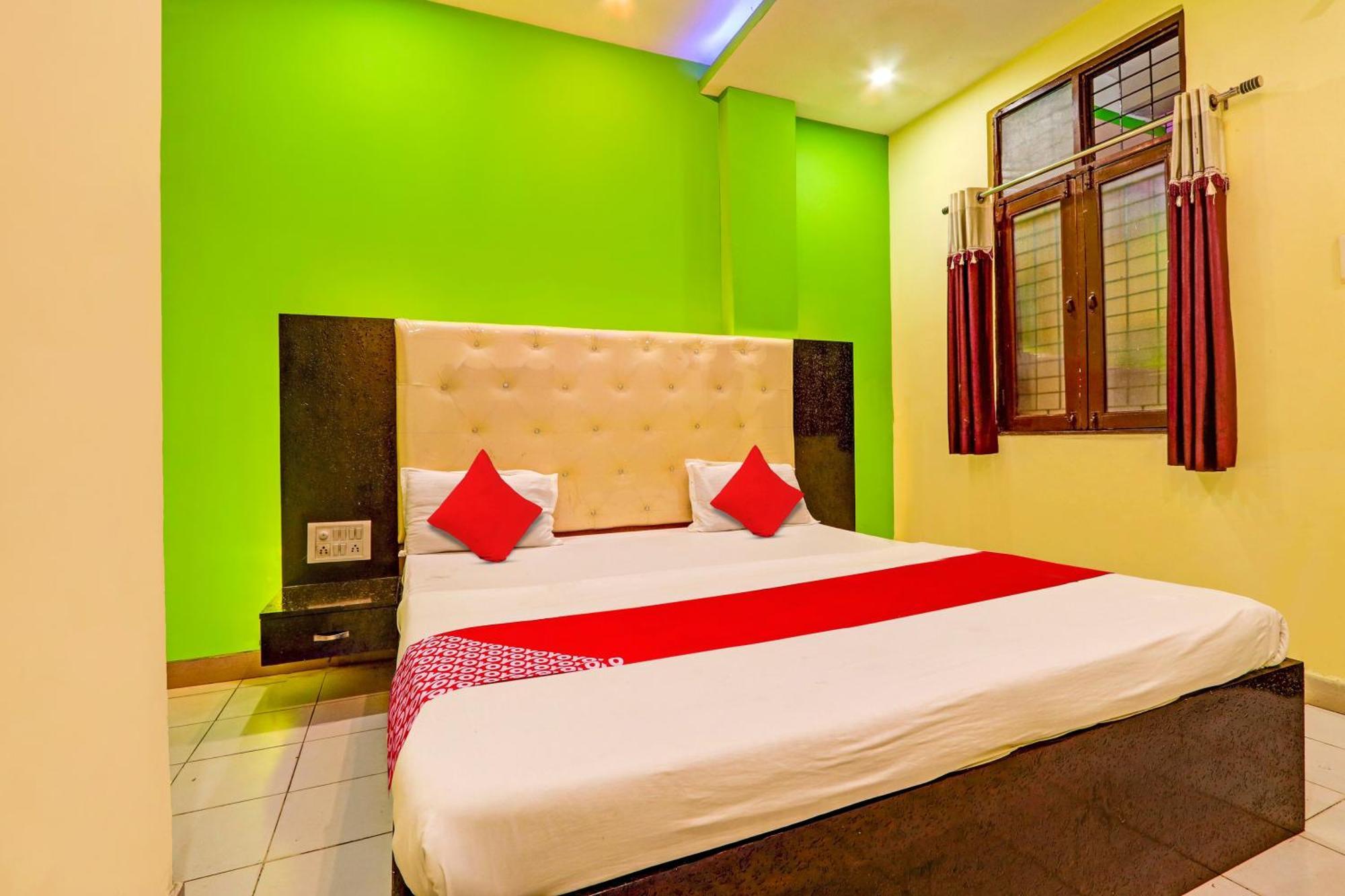 Oyo Flagship Hotel Samruddhi Lodge Nirmal  외부 사진