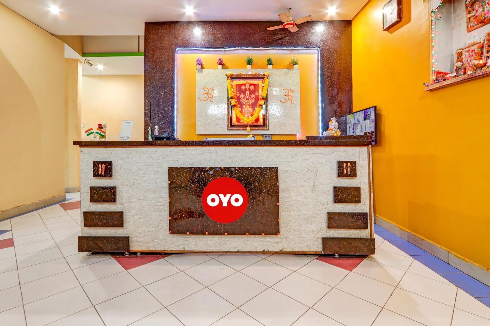 Oyo Flagship Hotel Samruddhi Lodge Nirmal  외부 사진