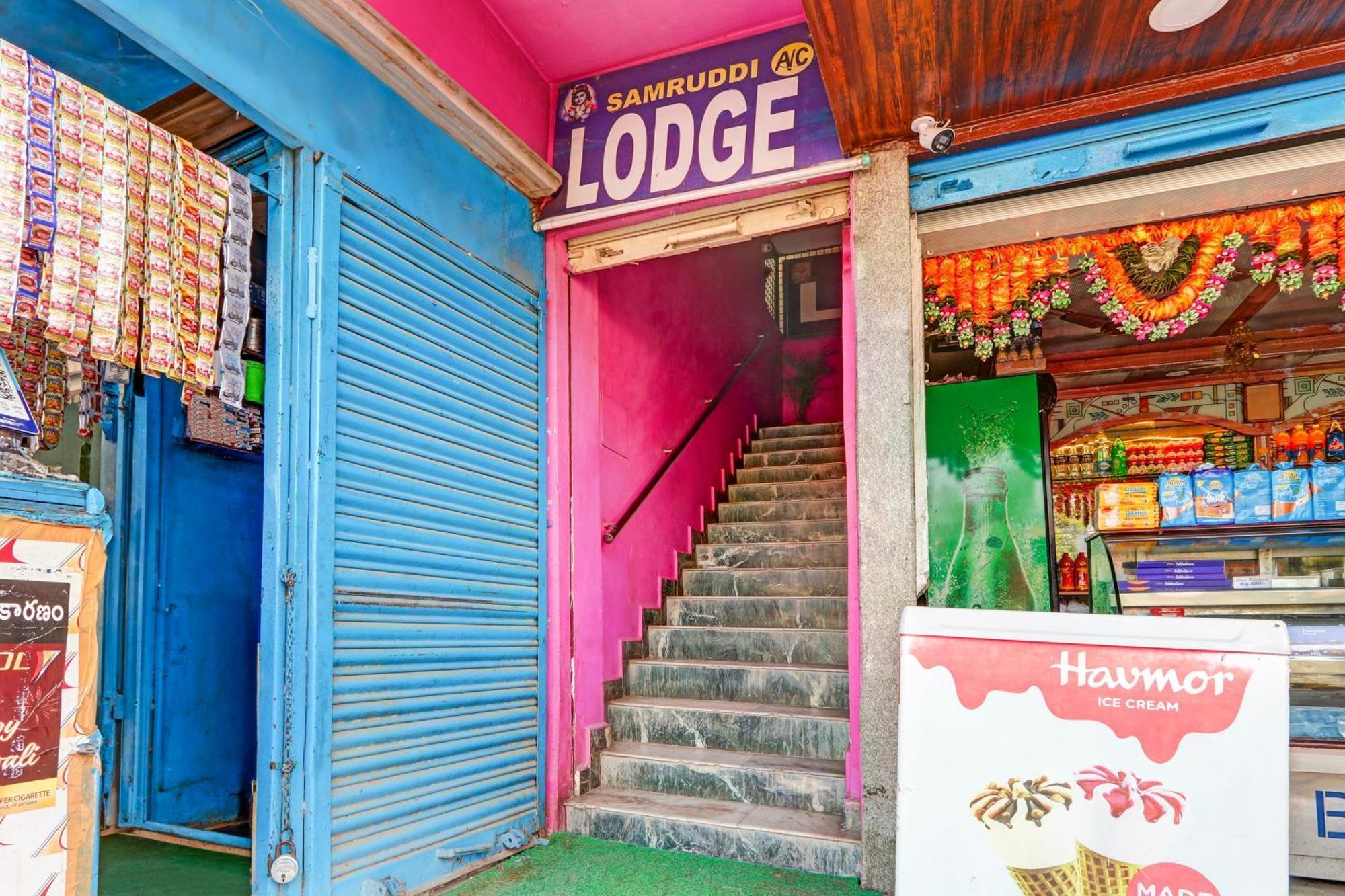 Oyo Flagship Hotel Samruddhi Lodge Nirmal  외부 사진
