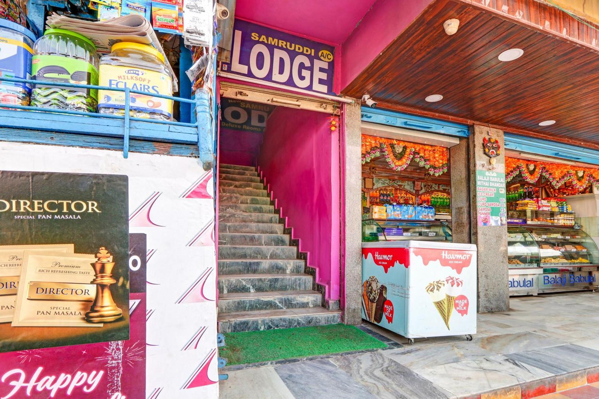 Oyo Flagship Hotel Samruddhi Lodge Nirmal  외부 사진