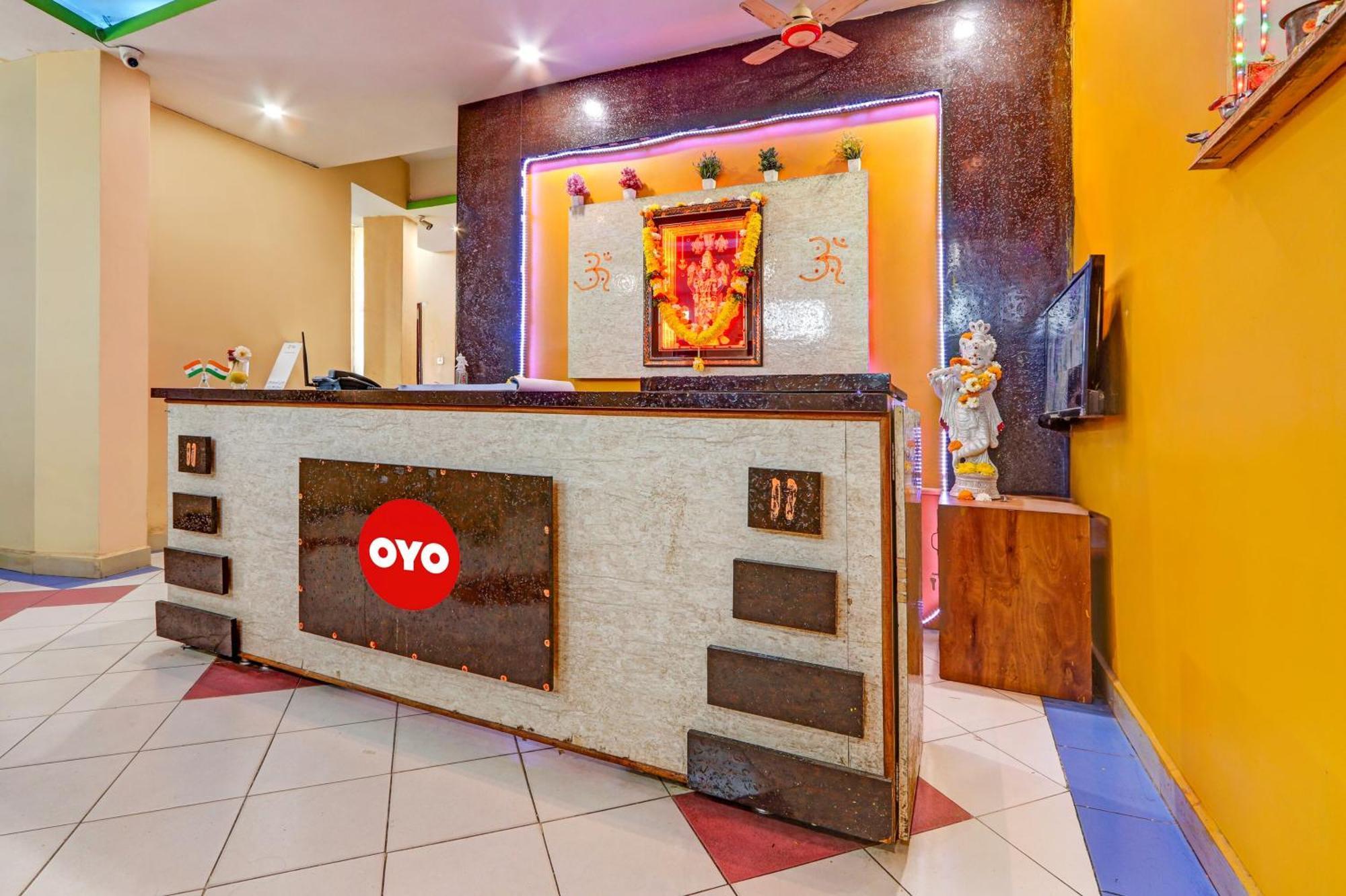 Oyo Flagship Hotel Samruddhi Lodge Nirmal  외부 사진
